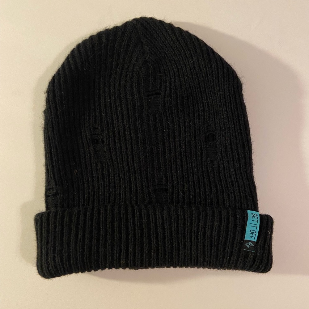 🎵🖤UNISEX “SET IT OFF” WINTER BEANIE🖤🎵